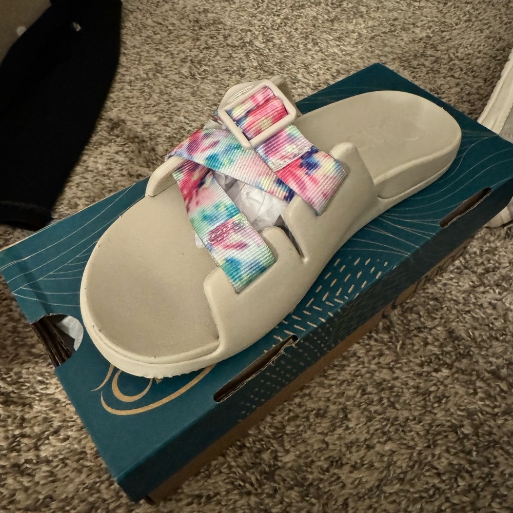 Girls Chaco Sandals Size 4 NIB